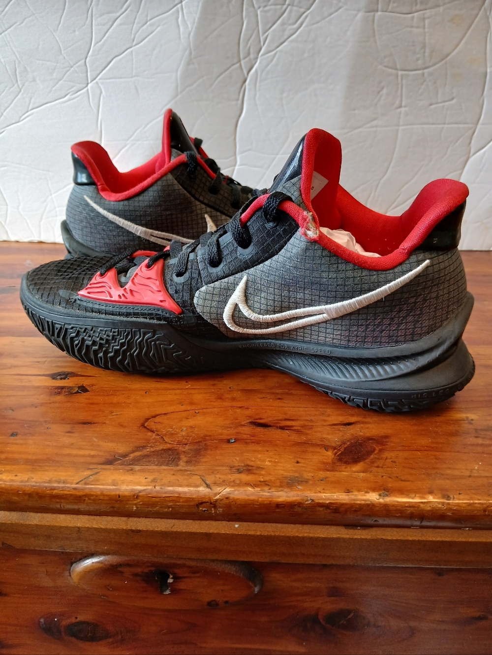 Nike Kyrie 4 Low Bred Shoes Men's Size 8.5 - Picture 7 of 12